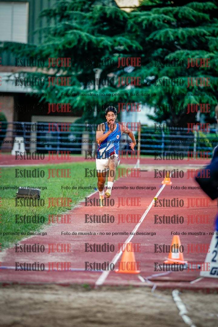 Fotos del salto en largo de varones
