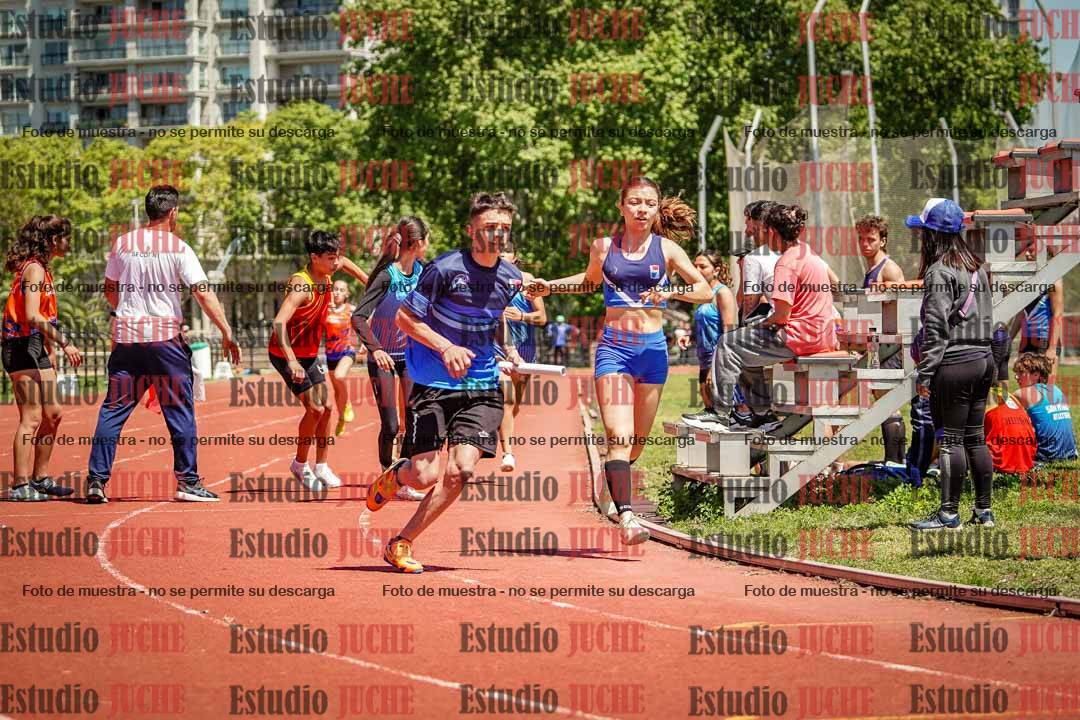 Fotos de las Postas 8x200 m de mujeres y varones - FINAL
