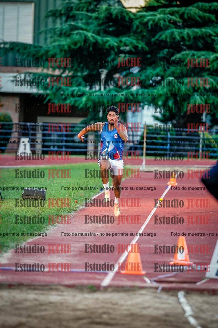 Fotos del salto en largo de varones