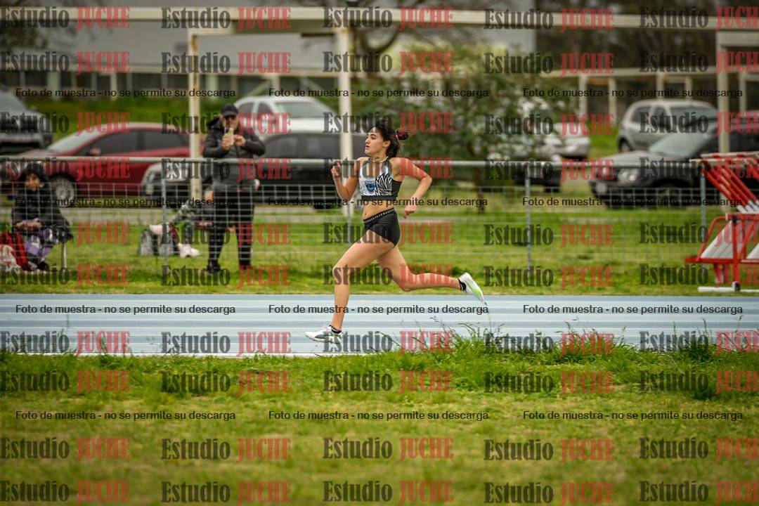 Fotos de los 300 m llanos de mujeres - U17