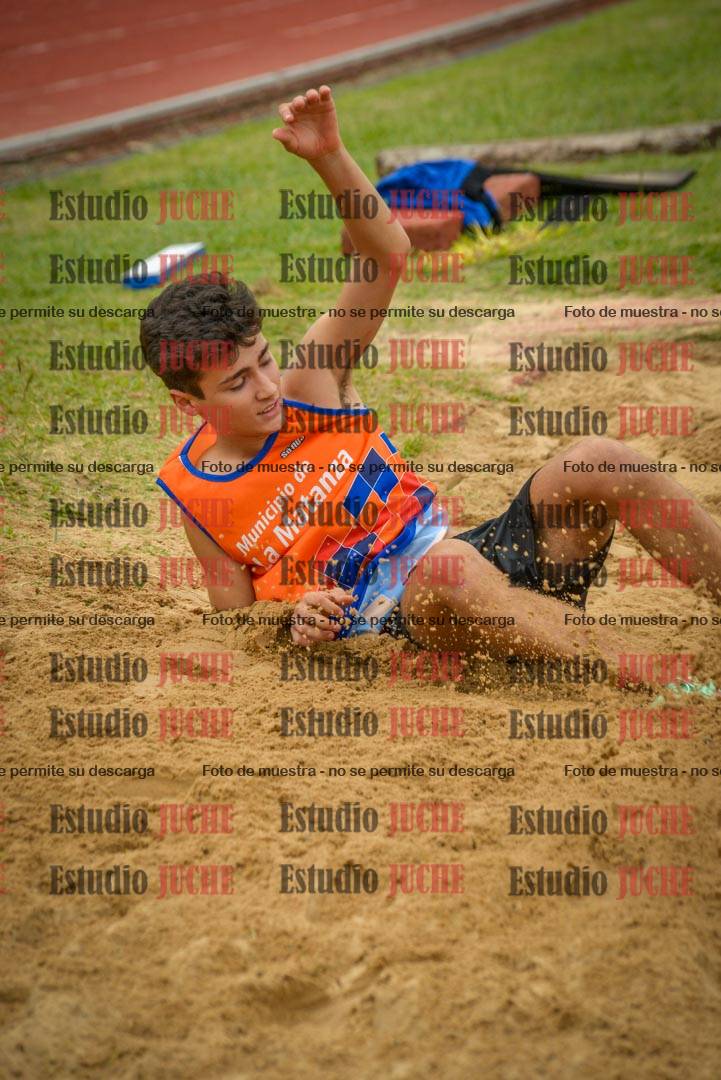 Fotos del salto en largo de varones - mayores