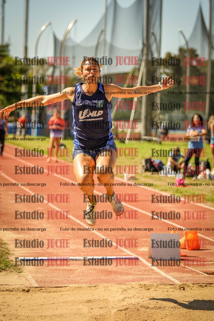 Fotos del salto en largo de mujeres