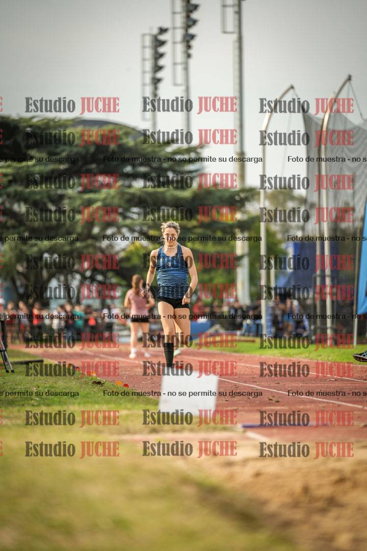 Fotos del salto en largo de mujeres
