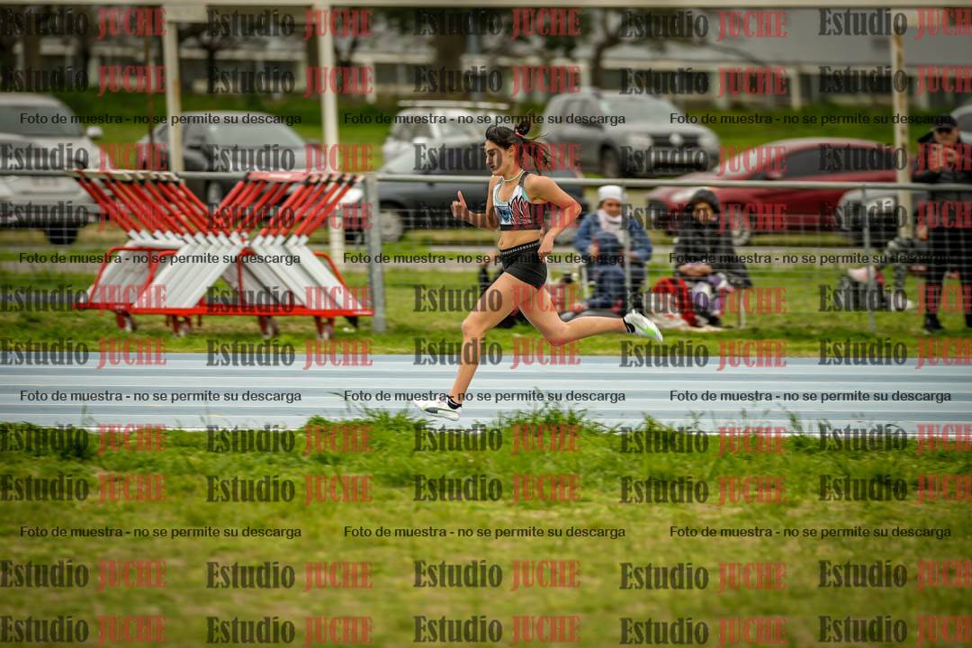 Fotos de los 300 m llanos de mujeres - U17