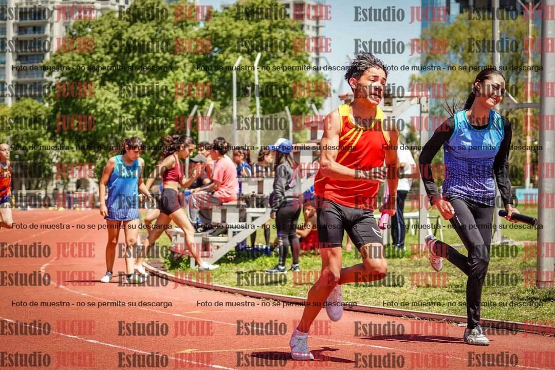 Fotos de las Postas 8x200 m de mujeres y varones - FINAL
