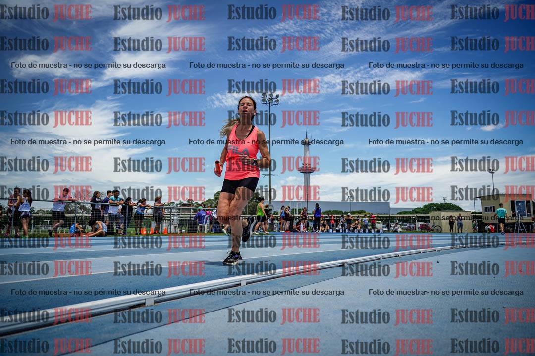 Fotos durante el transcurso de los relevos 20' para running teams - serie 2