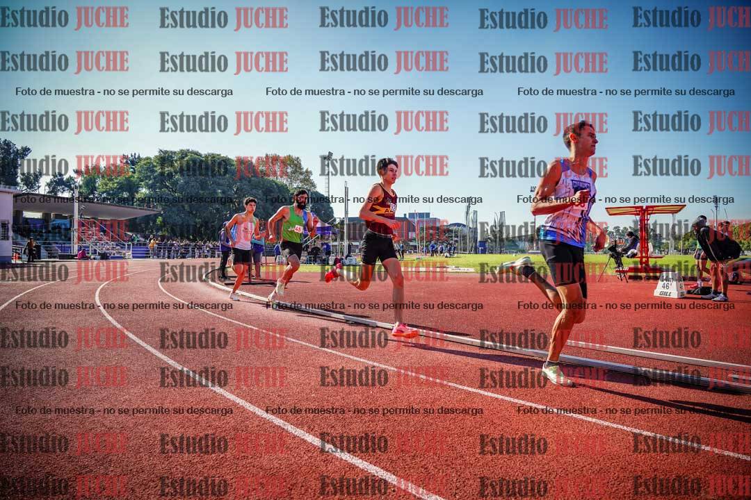 Fotos de los 800 m llanos de varones