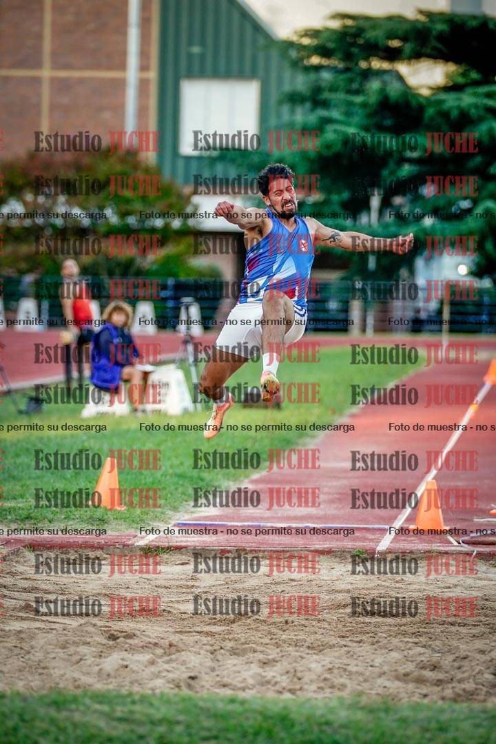 Fotos del salto en largo de varones