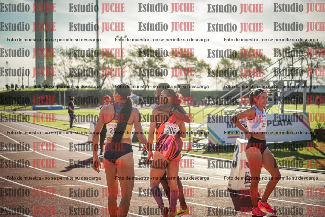 Fotos de algunos extras y podios del día 2