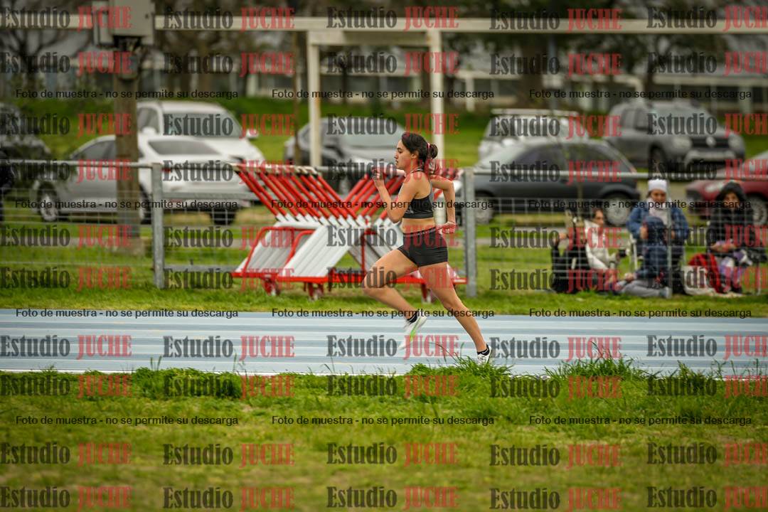 Fotos de los 300 m llanos de mujeres - U17