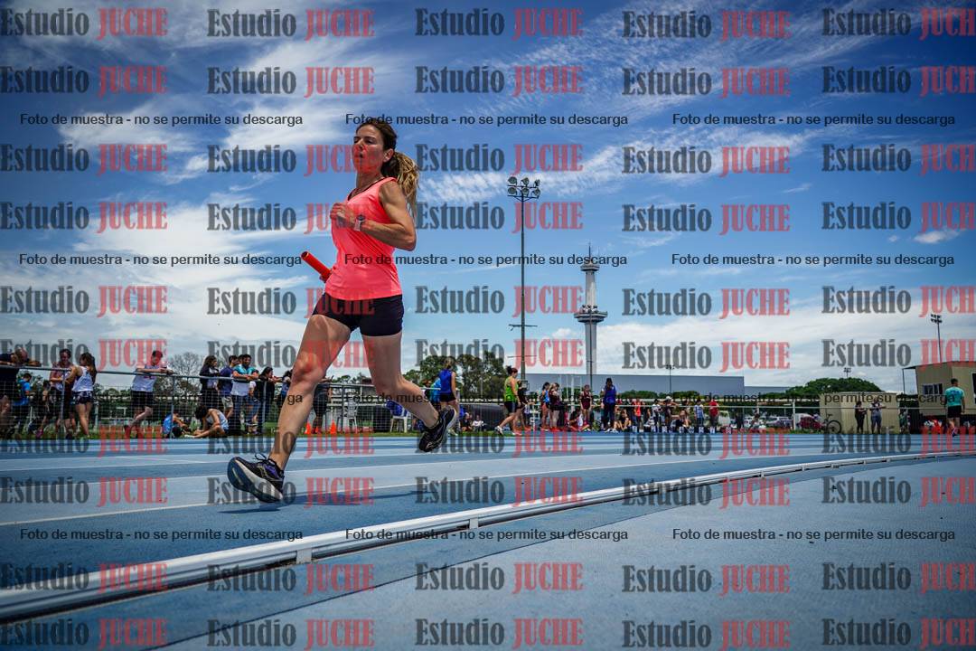 Fotos durante el transcurso de los relevos 20' para running teams - serie 2