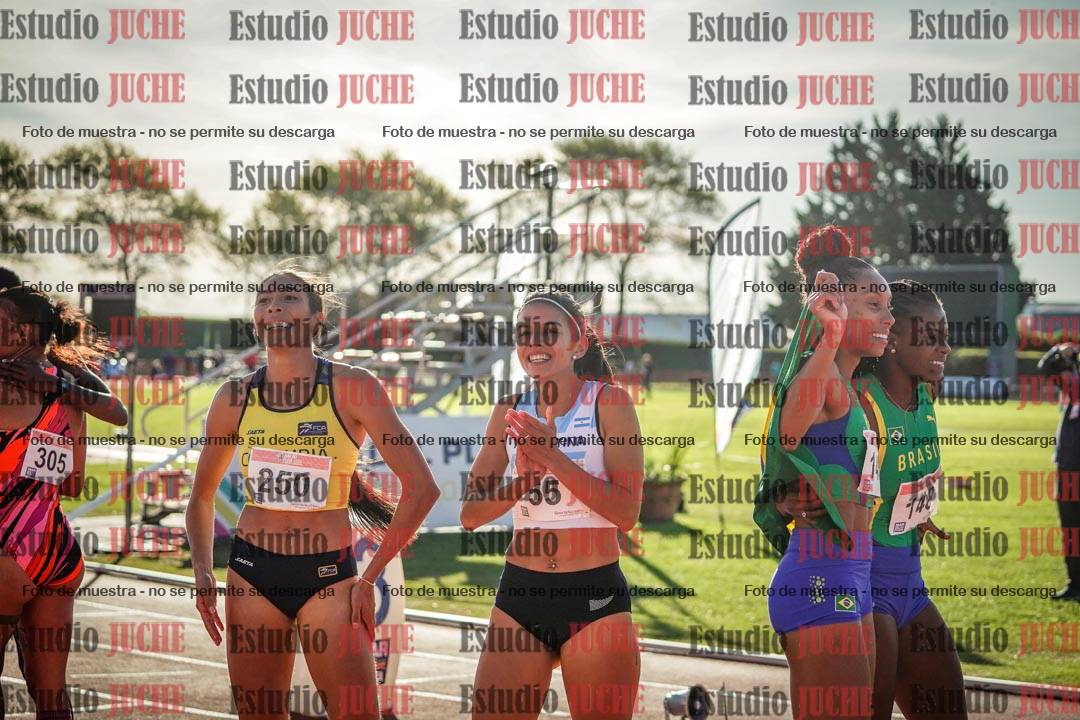 Fotos de algunos extras y podios del día 2