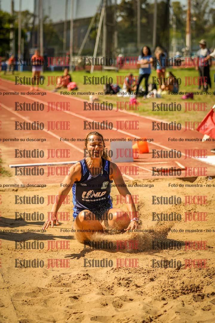 Fotos del salto en largo de mujeres