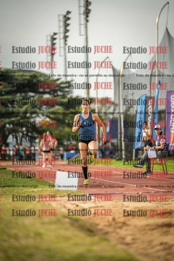 Fotos del salto en largo de mujeres