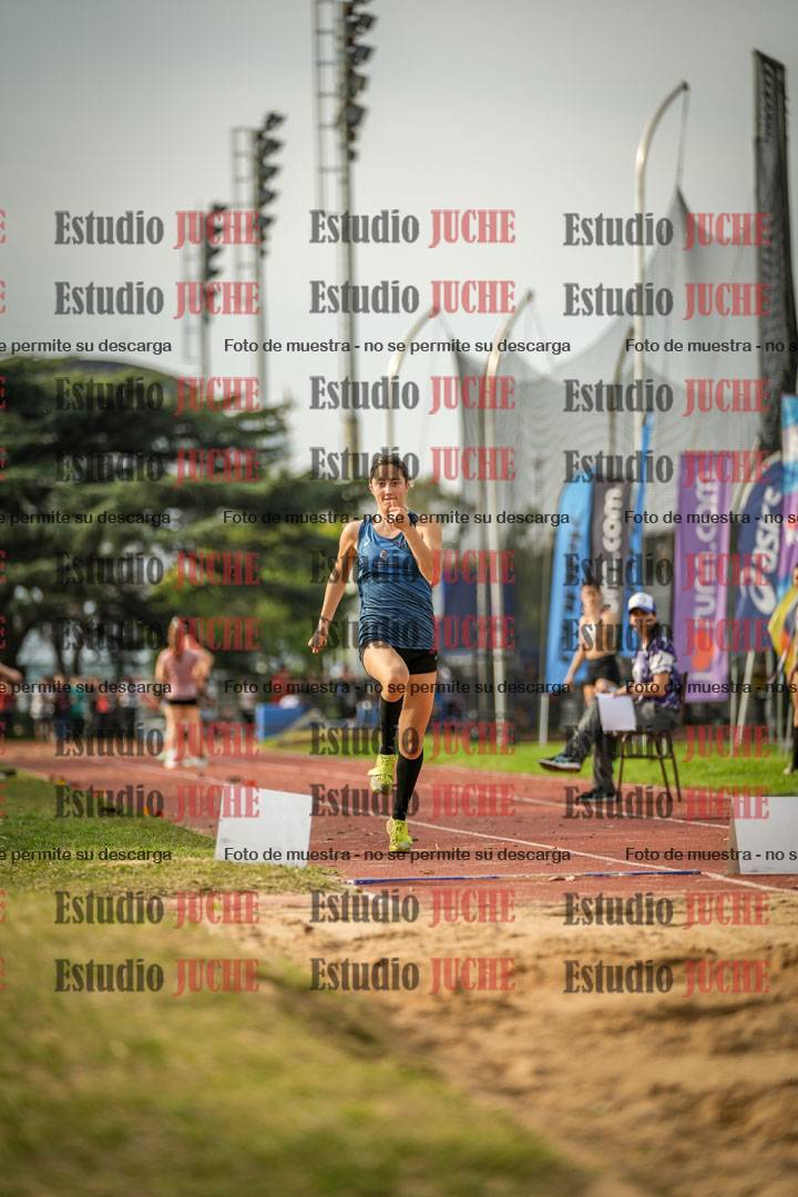 Fotos del salto en largo de mujeres
