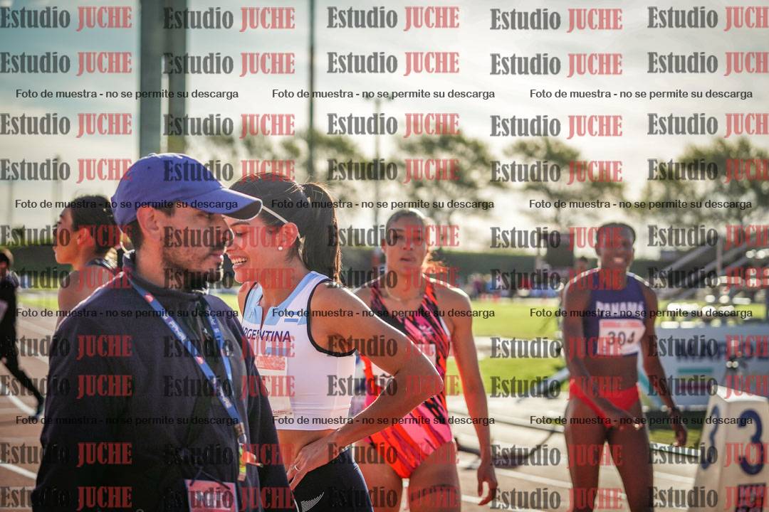 Fotos de algunos extras y podios del día 2