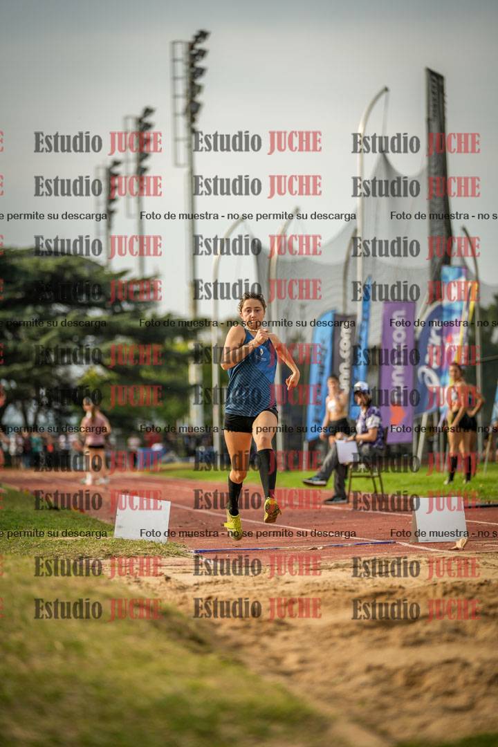 Fotos del salto en largo de mujeres