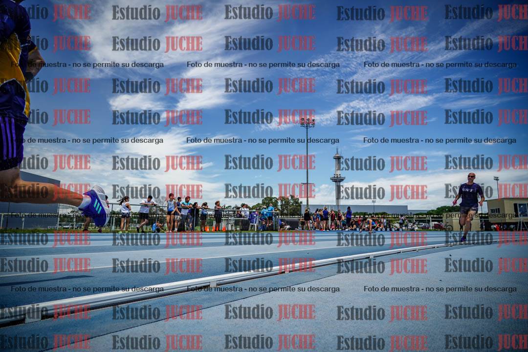 Fotos durante el transcurso de los relevos 20' para running teams - serie 2