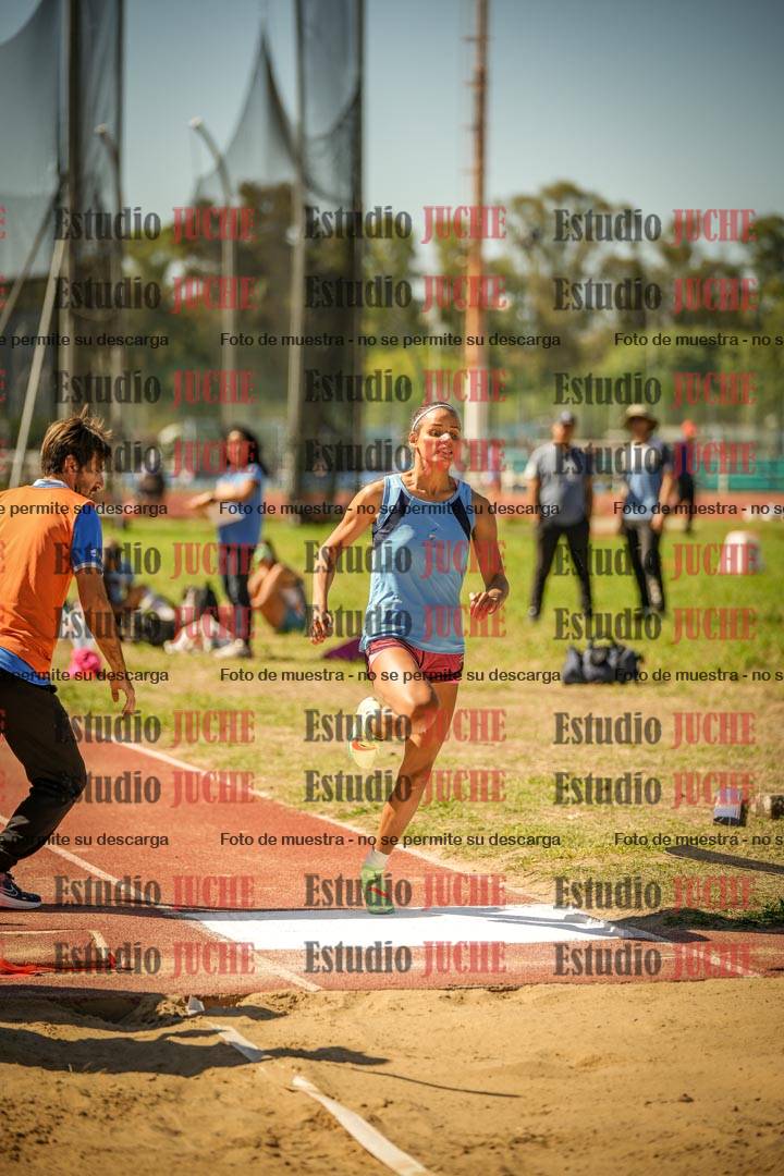 Fotos del salto en largo de mujeres