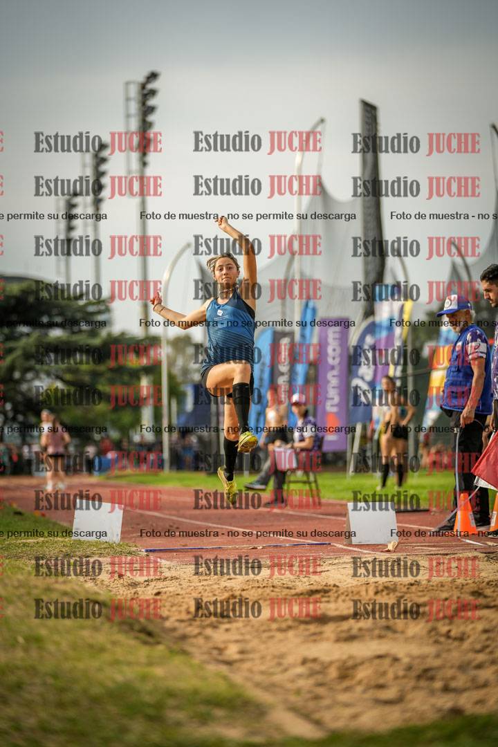 Fotos del salto en largo de mujeres