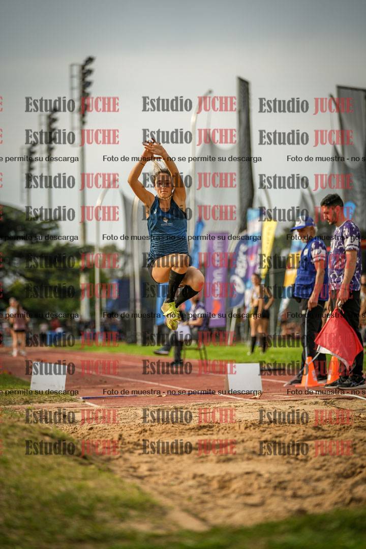 Fotos del salto en largo de mujeres