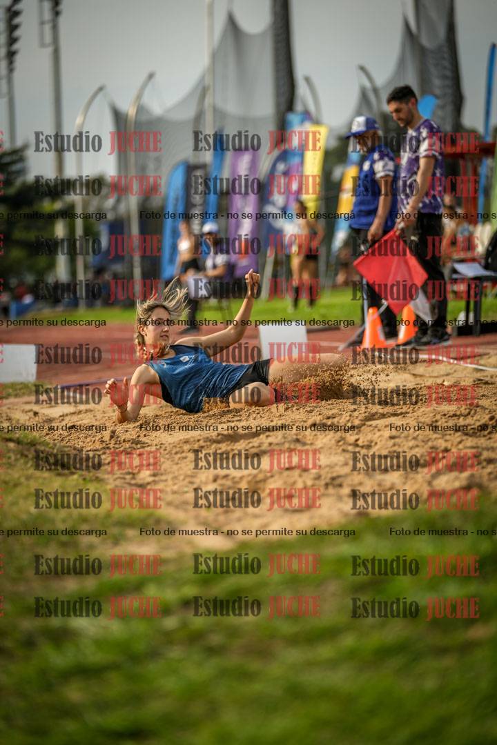 Fotos del salto en largo de mujeres