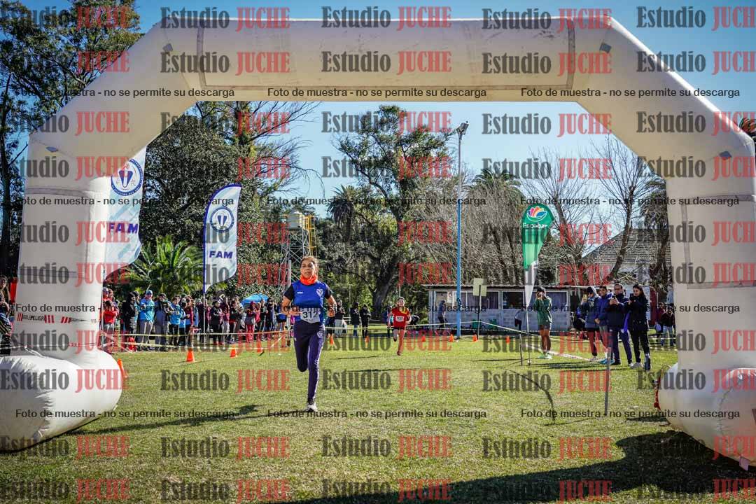 Fotos de la llegada del cross de 1500 m
