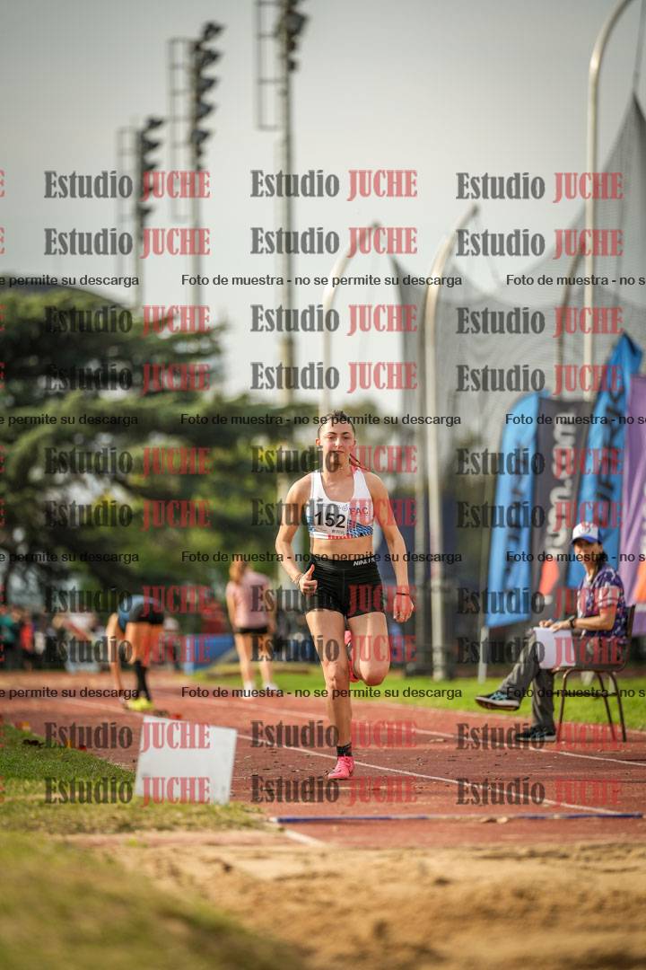 Fotos del salto en largo de mujeres
