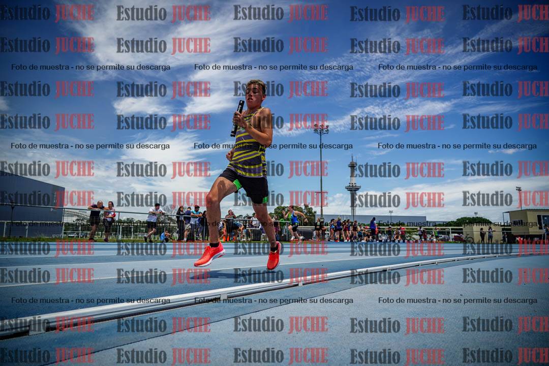 Fotos durante el transcurso de los relevos 20' para running teams - serie 2