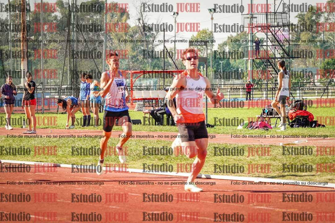 Fotos de los 800 m llanos de varones