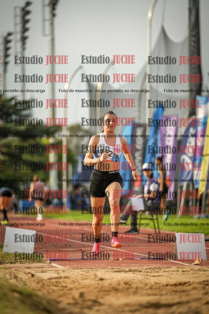 Fotos del salto en largo de mujeres