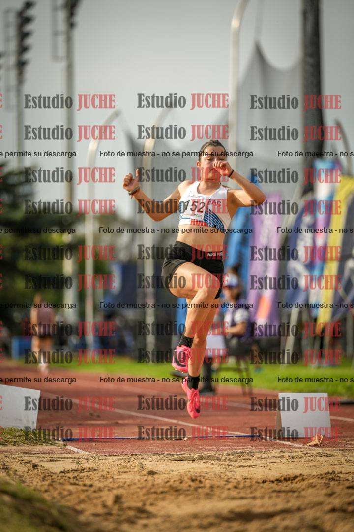 Fotos del salto en largo de mujeres