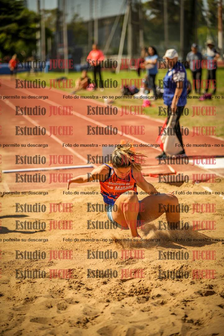 Fotos del salto en largo de mujeres