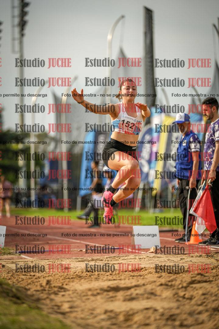 Fotos del salto en largo de mujeres