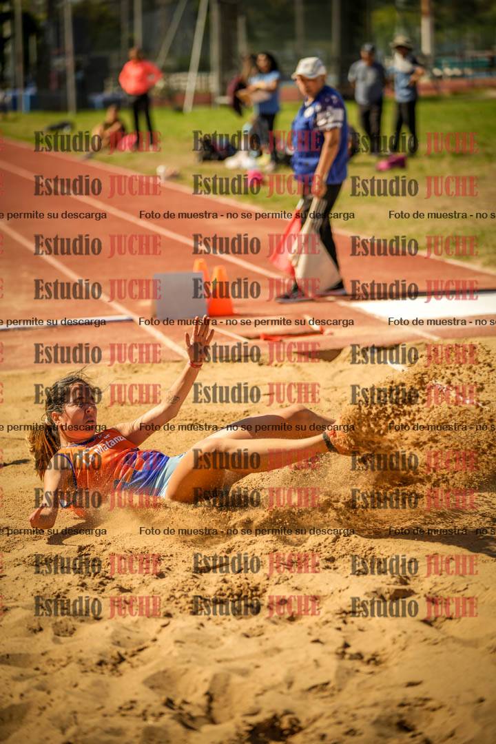 Fotos del salto en largo de mujeres