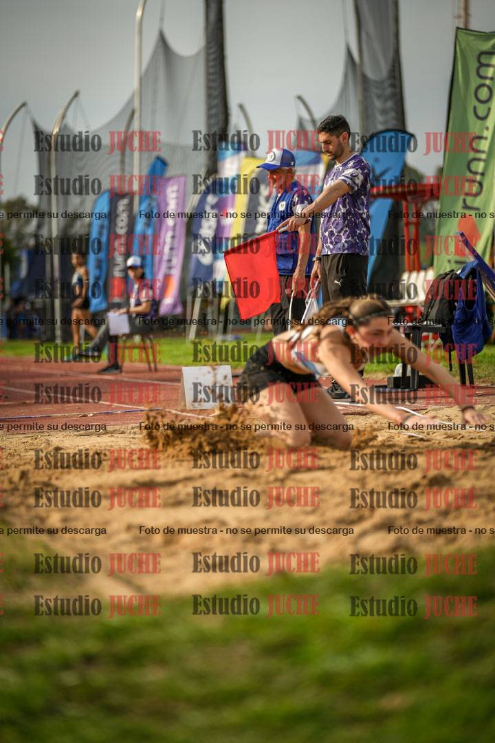 Fotos del salto en largo de mujeres