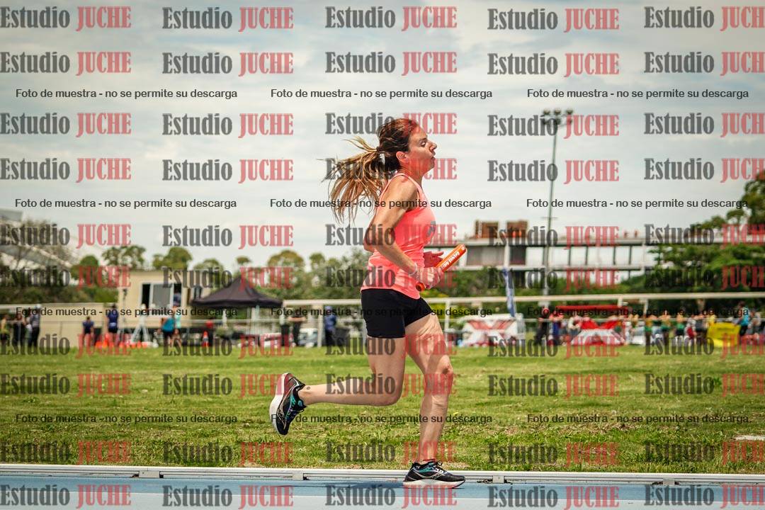 Fotos durante el transcurso de los relevos 20' para running teams - serie 2