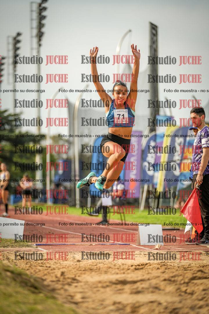 Fotos del salto en largo de mujeres