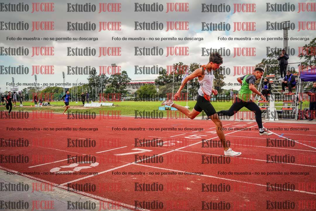 Fotos de los 400 m llanos de varones