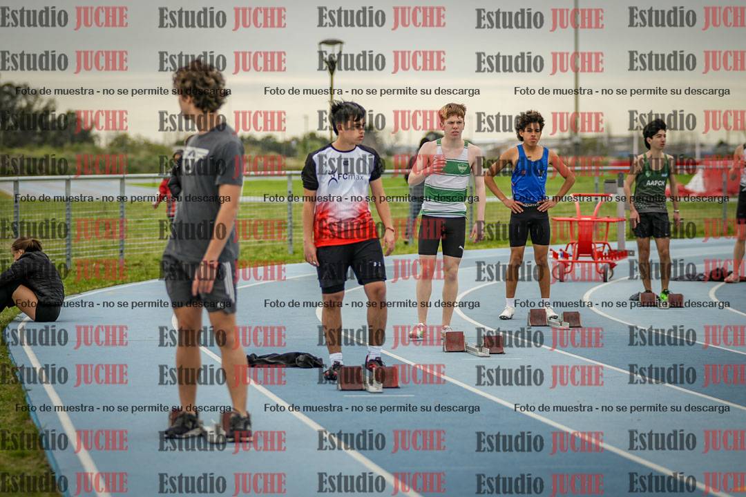 Fotos de los 300 m llanos de varones - U17