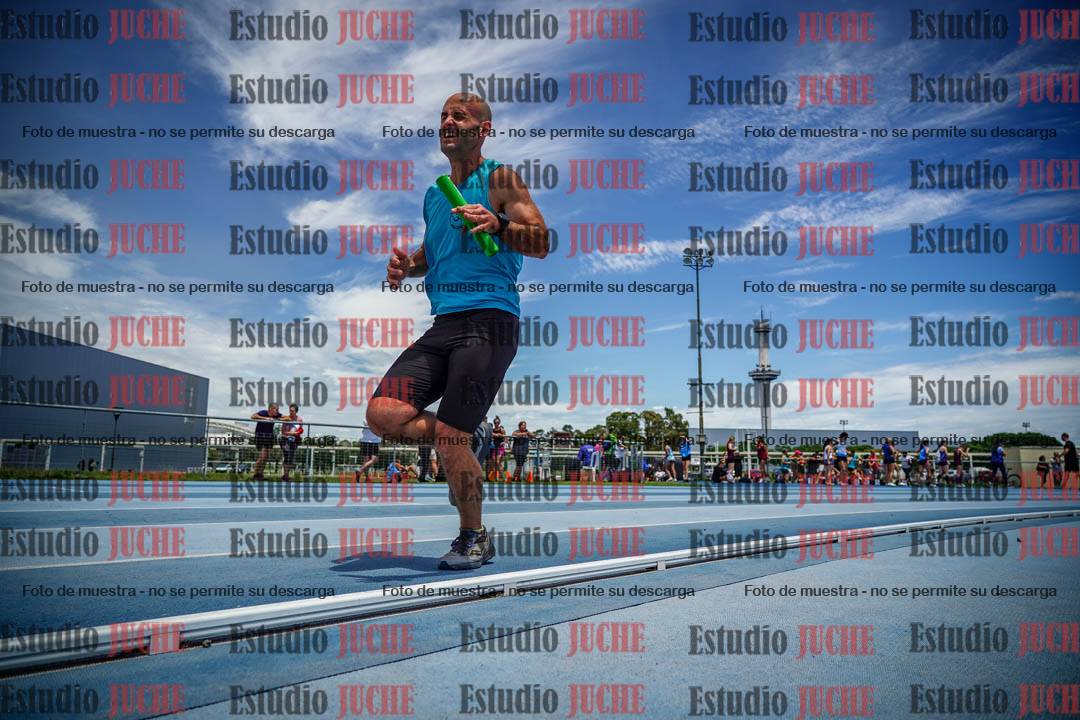 Fotos durante el transcurso de los relevos 20' para running teams - serie 2