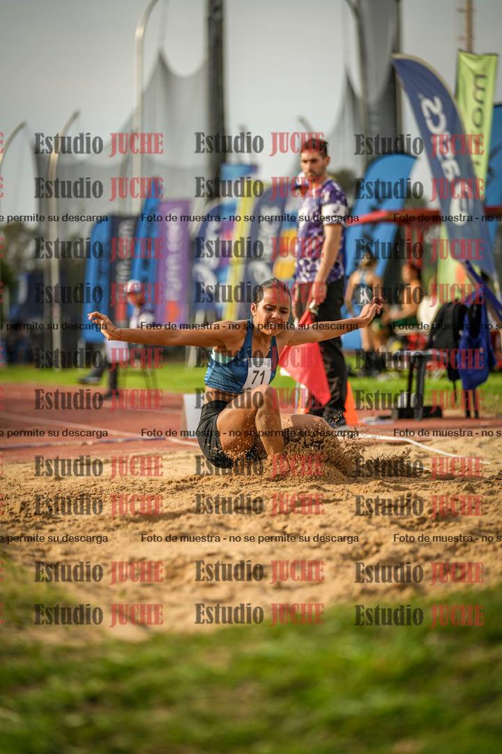 Fotos del salto en largo de mujeres