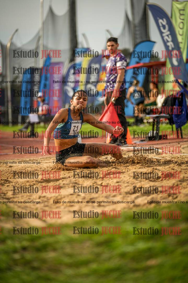 Fotos del salto en largo de mujeres