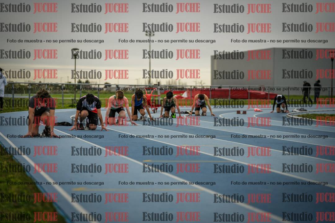 Fotos de los 300 m llanos de varones - U17