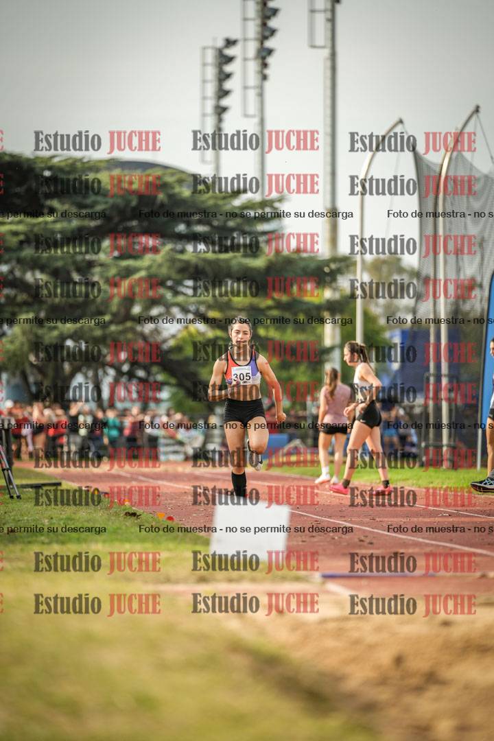Fotos del salto en largo de mujeres
