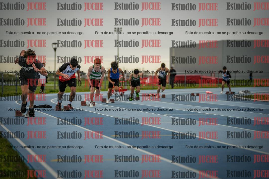 Fotos de los 300 m llanos de varones - U17