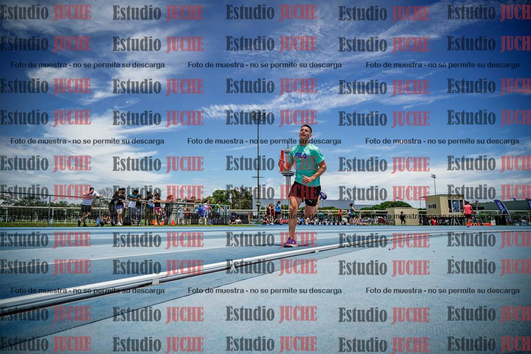 Fotos durante el transcurso de los relevos 20' para running teams - serie 2