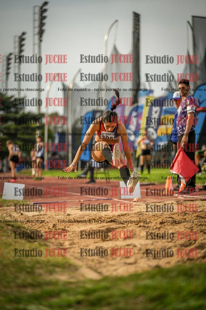 Fotos del salto en largo de mujeres