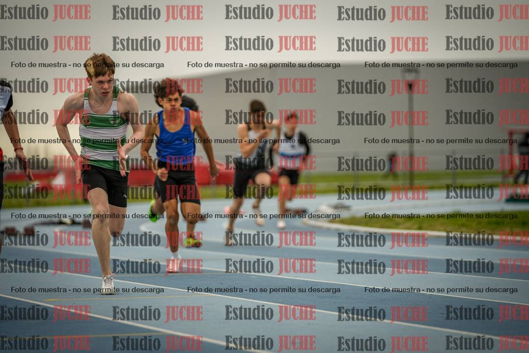 Fotos de los 300 m llanos de varones - U17