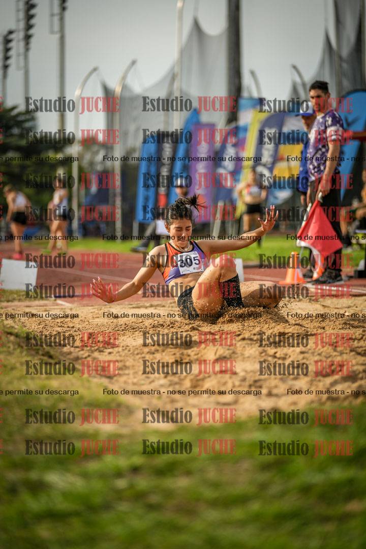 Fotos del salto en largo de mujeres